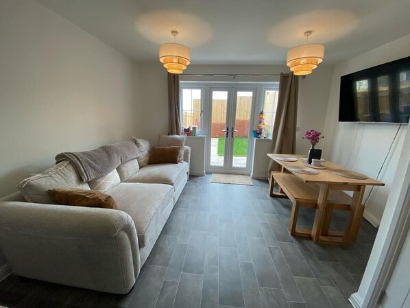 Smart TV - Upper Townhouse, Exeter (Devon)