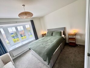 4 bedrooms, iron/ironing board, WiFi, bed sheets - Upper Townhouse, Exeter (Devon)