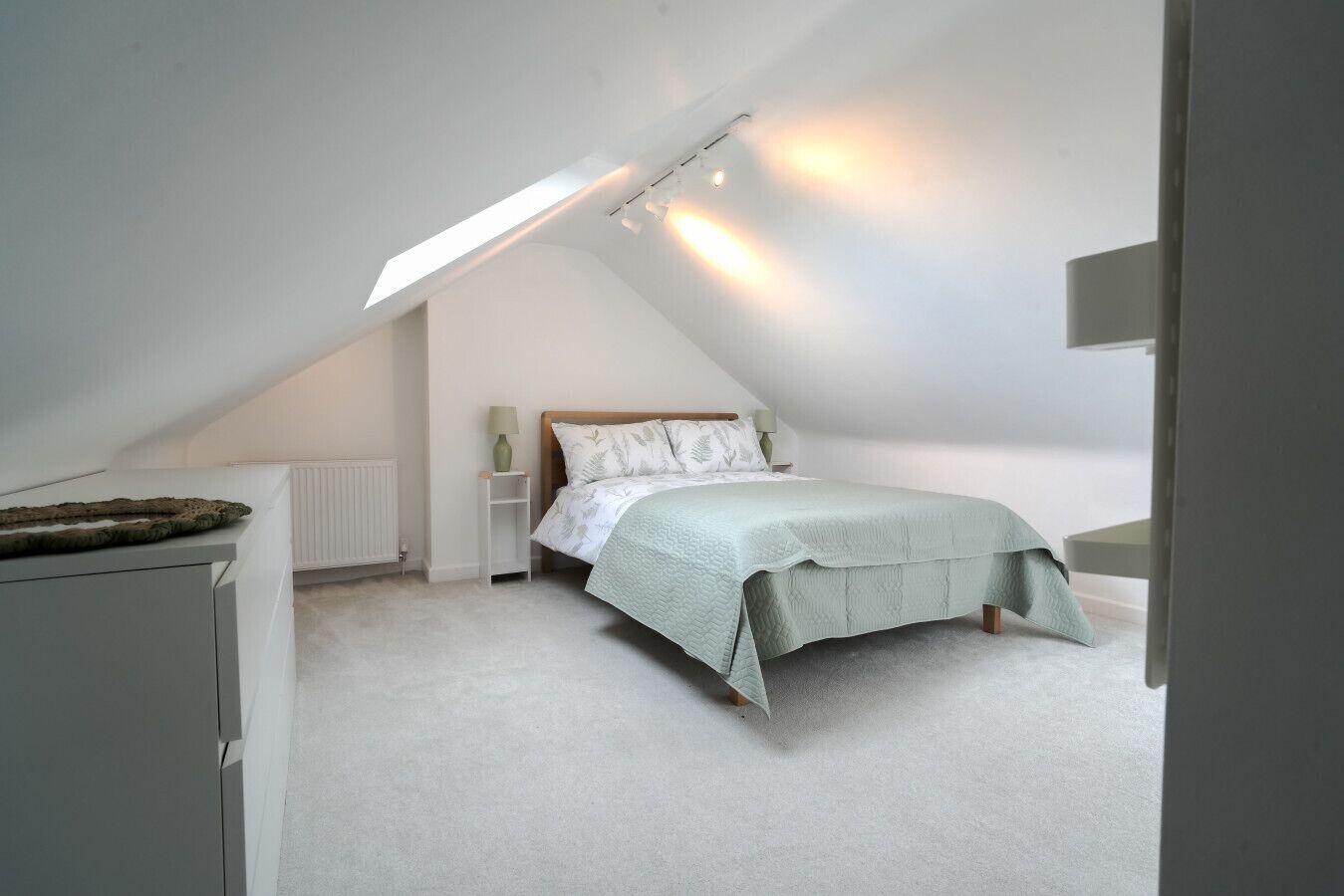 4 bedrooms, desk, free WiFi, bed sheets