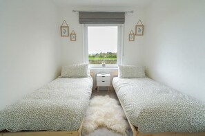 4 bedrooms, desk, free WiFi, bed sheets