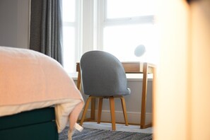 4 bedrooms, desk, free WiFi, bed sheets