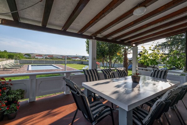 Outdoor dining
