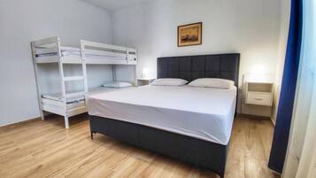 3 bedrooms, iron/ironing board, free WiFi, bed sheets