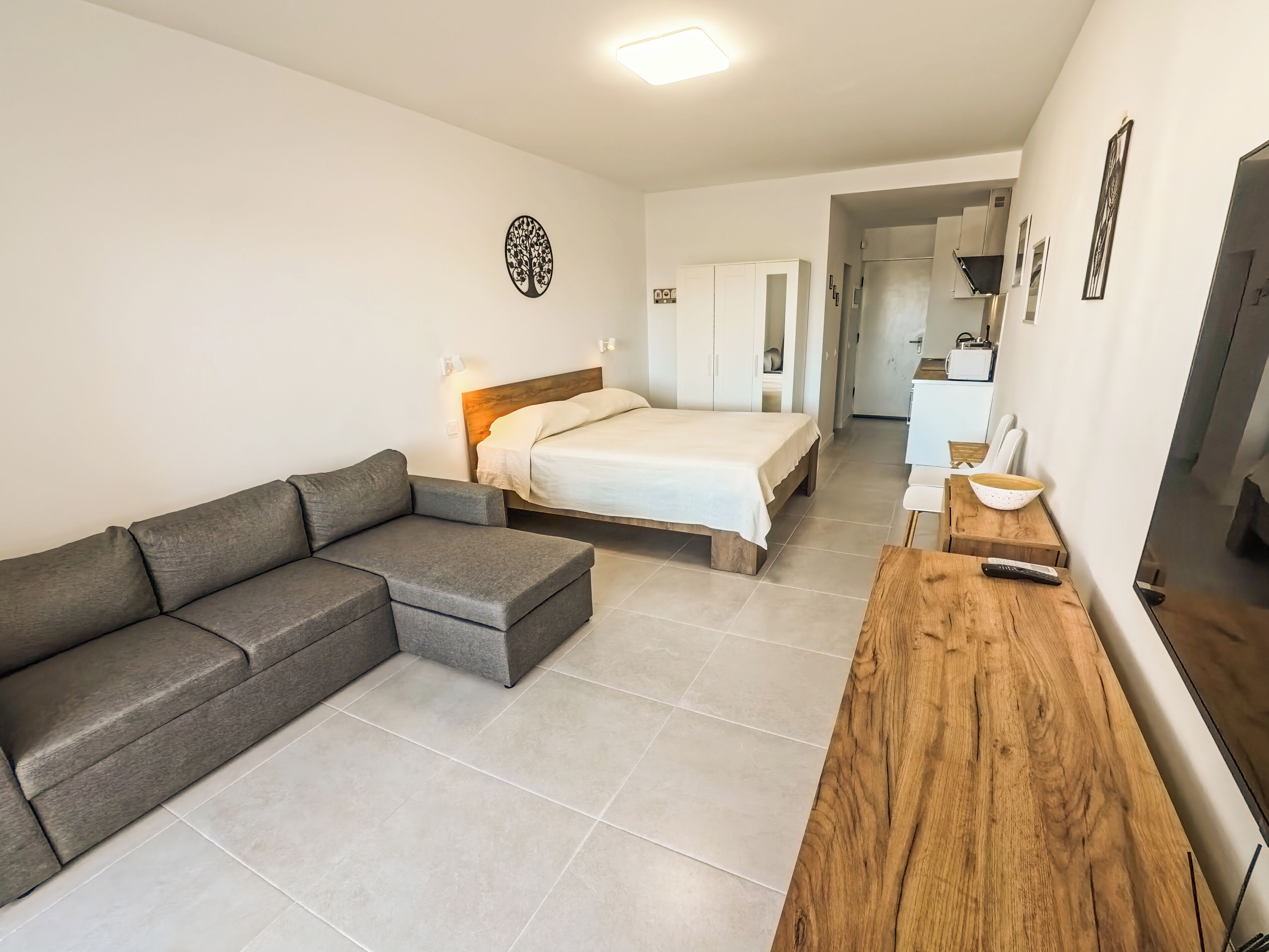 1 slaapkamer, een strijkplank/strijkijzer, wifi, beddengoed