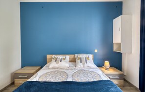 2 Schlafzimmer, Reisekinderbett