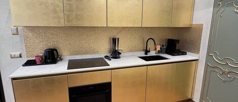 Mikrowelle, Ofen, Herdplatte, Geschirrspüler