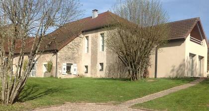 GĂźte cosy et chaleureux au bord de la SaĂŽne