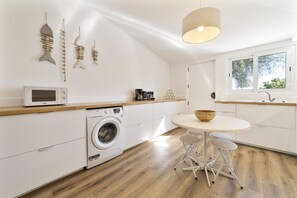 Frigorifero, microonde, forno, lavastoviglie