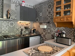 Fridge, microwave, dishwasher