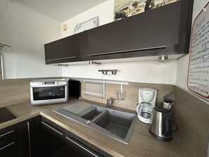 Fridge, oven, dishwasher