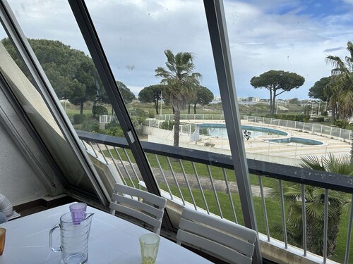 Air-conditioned studio with terrace, 4 sleeps, near beach and shops