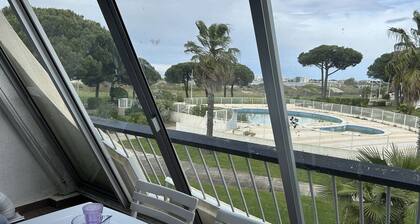 Air-conditioned studio with terrace, 4 sleeps, near beach and shops