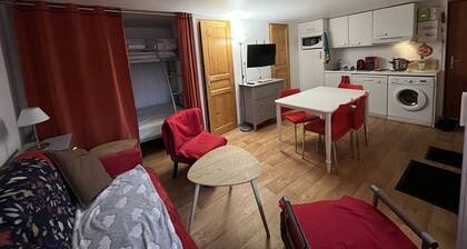 Studio central au Lioran avec terrasse et parking
