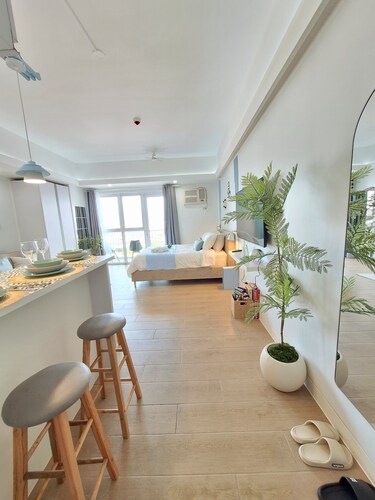 Luxury coastal, Grand Canal view
designed for pure comfort.