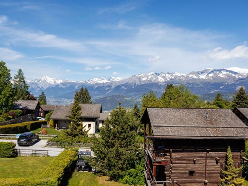Confortable appartement dans une maison de vacances avec WIFI, bain à remous et terrasse