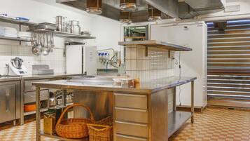 Micro-ondes, four, lave-vaisselle