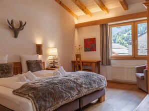 12 bedrooms, free WiFi