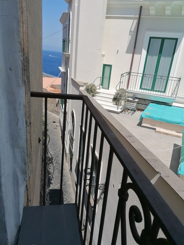 Chambre Double Supérieure, vue partielle sur la mer | 1 chambre, coffres-forts dans les chambres, bureau