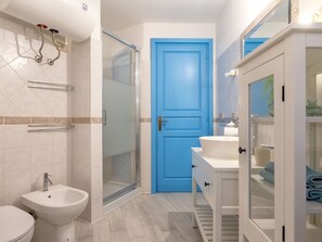 Bathroom - Wonderful private villa for 10 guests with A/C, WIFI, TV and patio (Valledoria)