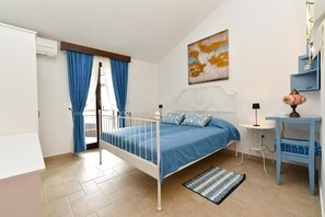 1 bedroom, iron/ironing board, Internet, bed sheets - Cozy flat with balcony, pool access and full amenities (Peroj)