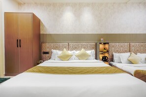 Desk, iron/ironing board, free WiFi - HOTEL ELEGANCE (Amritsar)