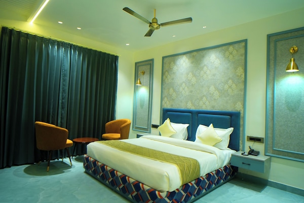 Premium Room, Balcony, City View | Desk, iron/ironing board, free WiFi