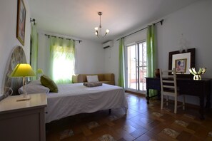 3 bedrooms, iron/ironing board, free WiFi, bed sheets