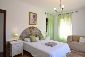 3 bedrooms, iron/ironing board, free WiFi, bed sheets