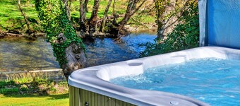 Riverside Holiday Home in Dolgellau, No Deposit