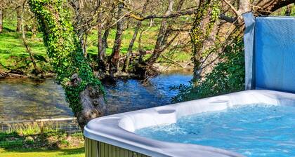 Riverside Holiday Home in Dolgellau, No Deposit