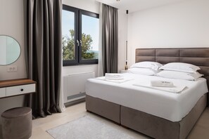 3 chambres, fer et planche à repasser, Wi-Fi gratuit, draps fournis