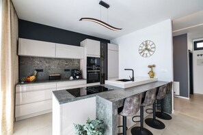 Frigorifero, microonde, forno, lavastoviglie