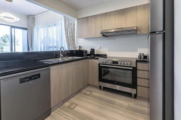 Fridge, microwave, oven, stovetop