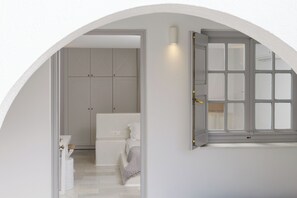 Room - "Serenity Villa with 2 master BR, Private Jacuzzi & Sea View" (Νάξος)