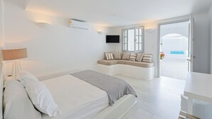 Room - "Serenity Villa with 2 master BR, Private Jacuzzi & Sea View" (Νάξος)