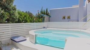 Outdoor spa tub - "Serenity Villa with 2 master BR, Private Jacuzzi & Sea View" (Νάξος)