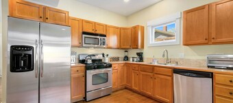 Spacious Old Town Home Walk to Dining & Culture!