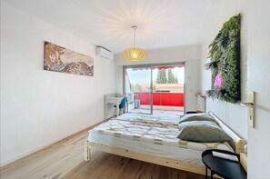 2 chambres, fer et planche à repasser, Wi-Fi, draps fournis
