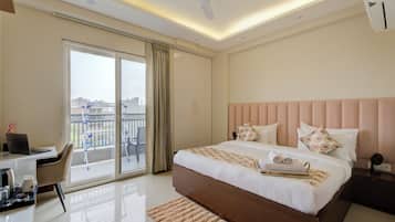 Luxury Apartment, Balcony, City View | Blackout curtains, iron/ironing board, free WiFi, bed sheets