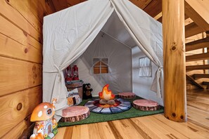 Children's area - Soaring Ridge | 3 King Suites • Game Room • Hot Tub • Mountain Views (Sevierville)