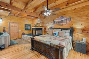 3 bedrooms, iron/ironing board, free WiFi, bed sheets - Soaring Ridge | 3 King Suites • Game Room • Hot Tub • Mountain Views (Sevierville)