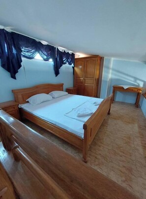 Skrivbord, gratis wi-fi och sängkläder