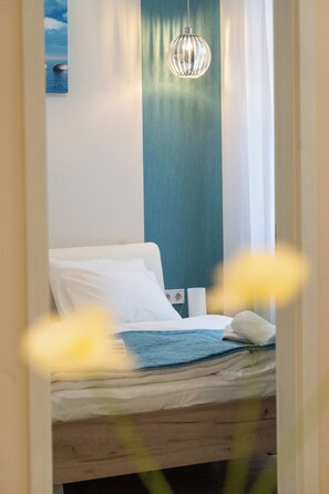 2 bedrooms, iron/ironing board, WiFi, bed sheets