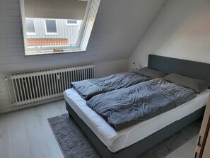 2 chambres, fer et planche à repasser, Wi-Fi, draps fournis