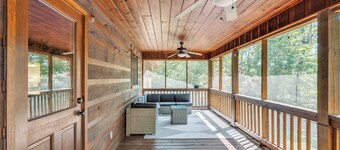 Mountain Getaway for 12- Game Room, Pools, Fireplace, Hot Tub, Firepit, King Bed