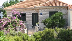 Unclassified image, 3 of 38, button - Three Bedroom House With Terrace (Pasman)