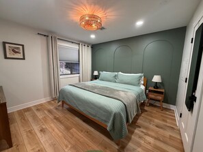 4 bedrooms, iron/ironing board, free WiFi, bed sheets - 4 Bed Room Cozy Escape | Skiing, Mountain Creek, Warwick | Fireplace (Vernon Township)