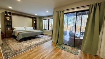 4 bedrooms, iron/ironing board, free WiFi, bed sheets