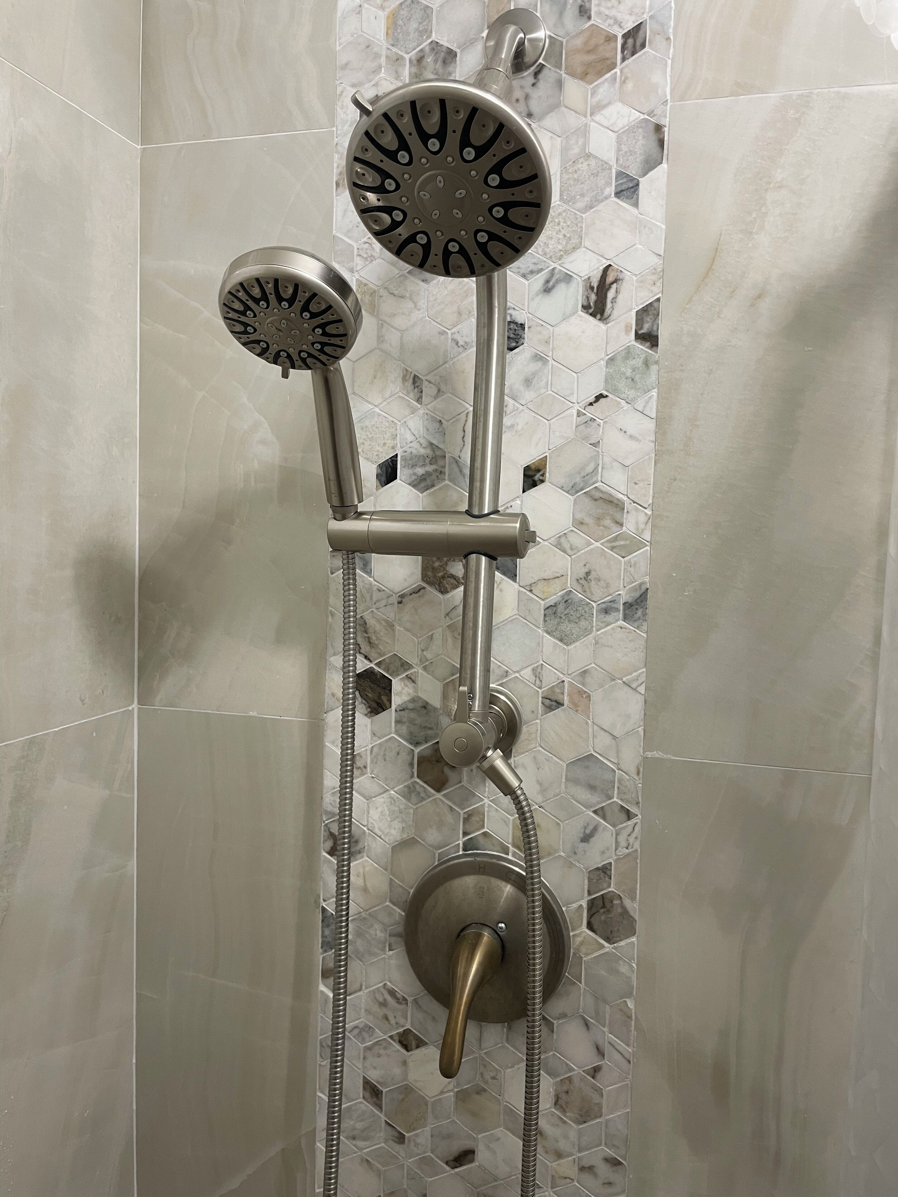 Hair dryer, towels, shampoo, toilet paper