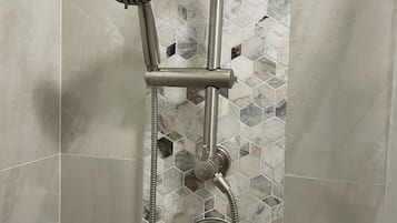 Hair dryer, towels, shampoo, toilet paper